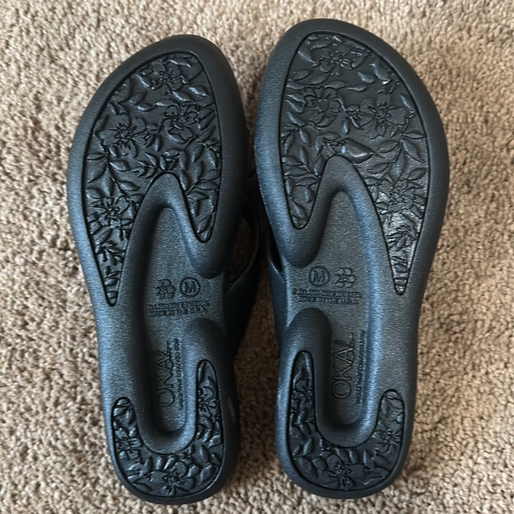 Oka B black flip flops. Size Med - Picture 2 of 3